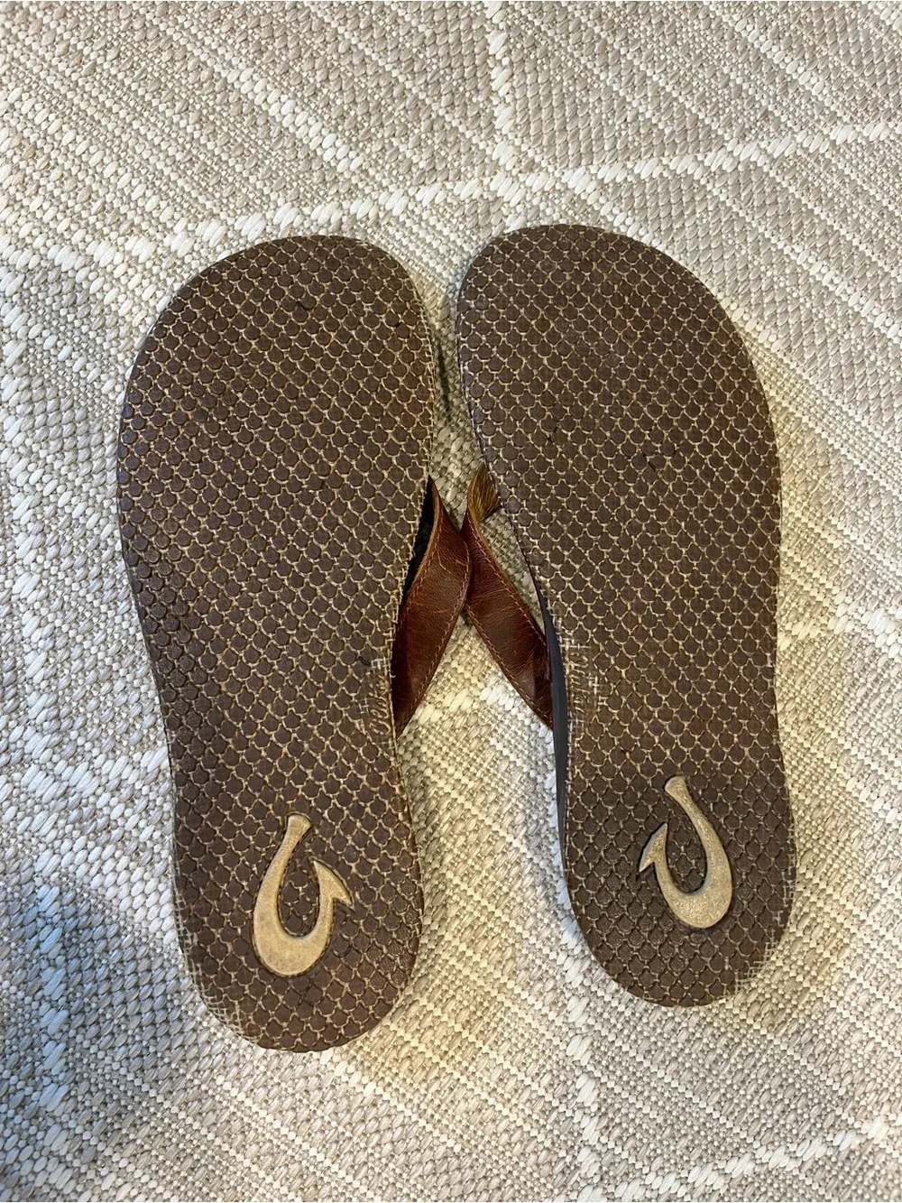 OluKai Women's Brown Leather Toe-Post Sandals